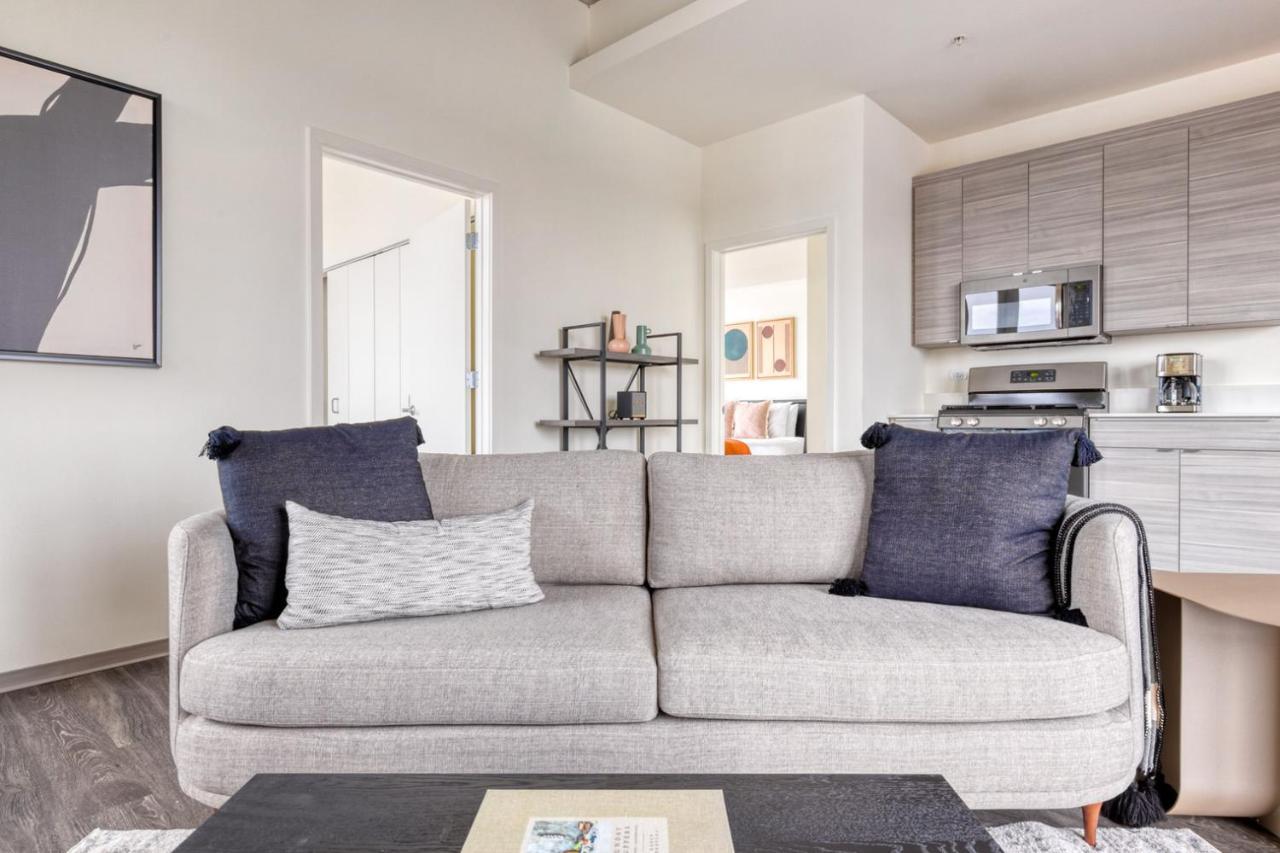 Bucktown 2br W Lounge Roof Gym 1 Block To L Chi-663 Apartment *