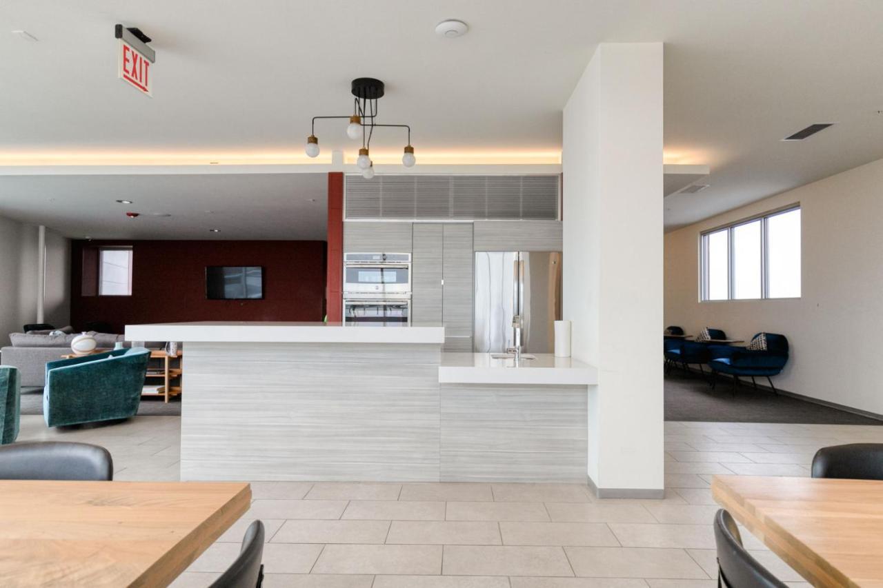 Bucktown 2br W Lounge Roof Gym 1 Block To L Chi-663 * Chicago